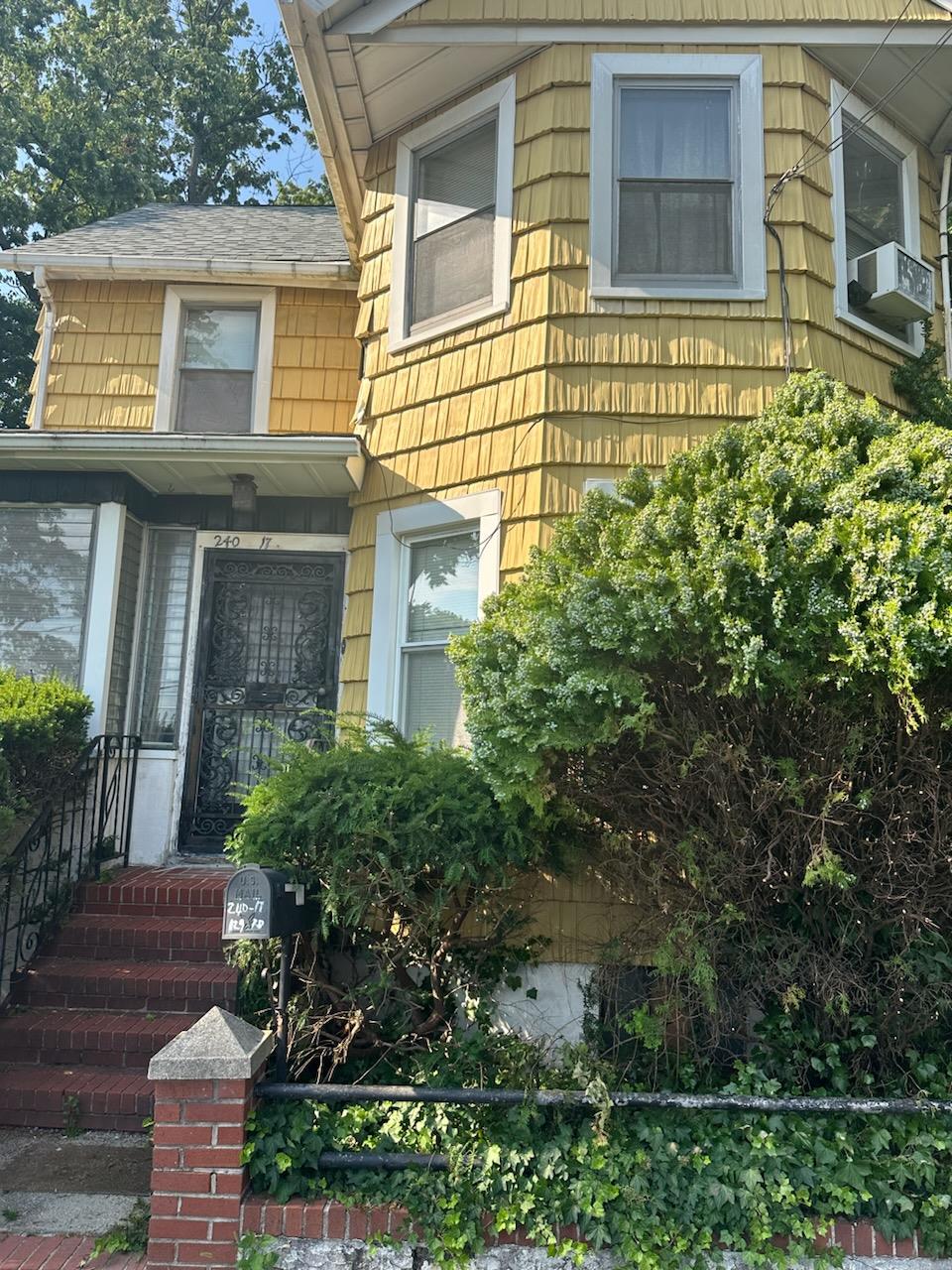 129th Road, Rosedale, Queens, NY - 3 Bedrooms  
2 Bathrooms  
5 Rooms - 