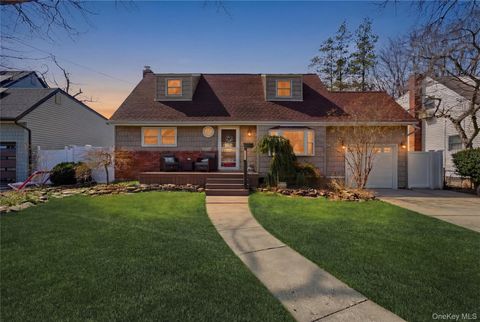 332 1st Avenue Massapequa Park NY 11762