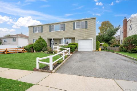 34 Meadow Wood Lane Farmingdale NY 11735