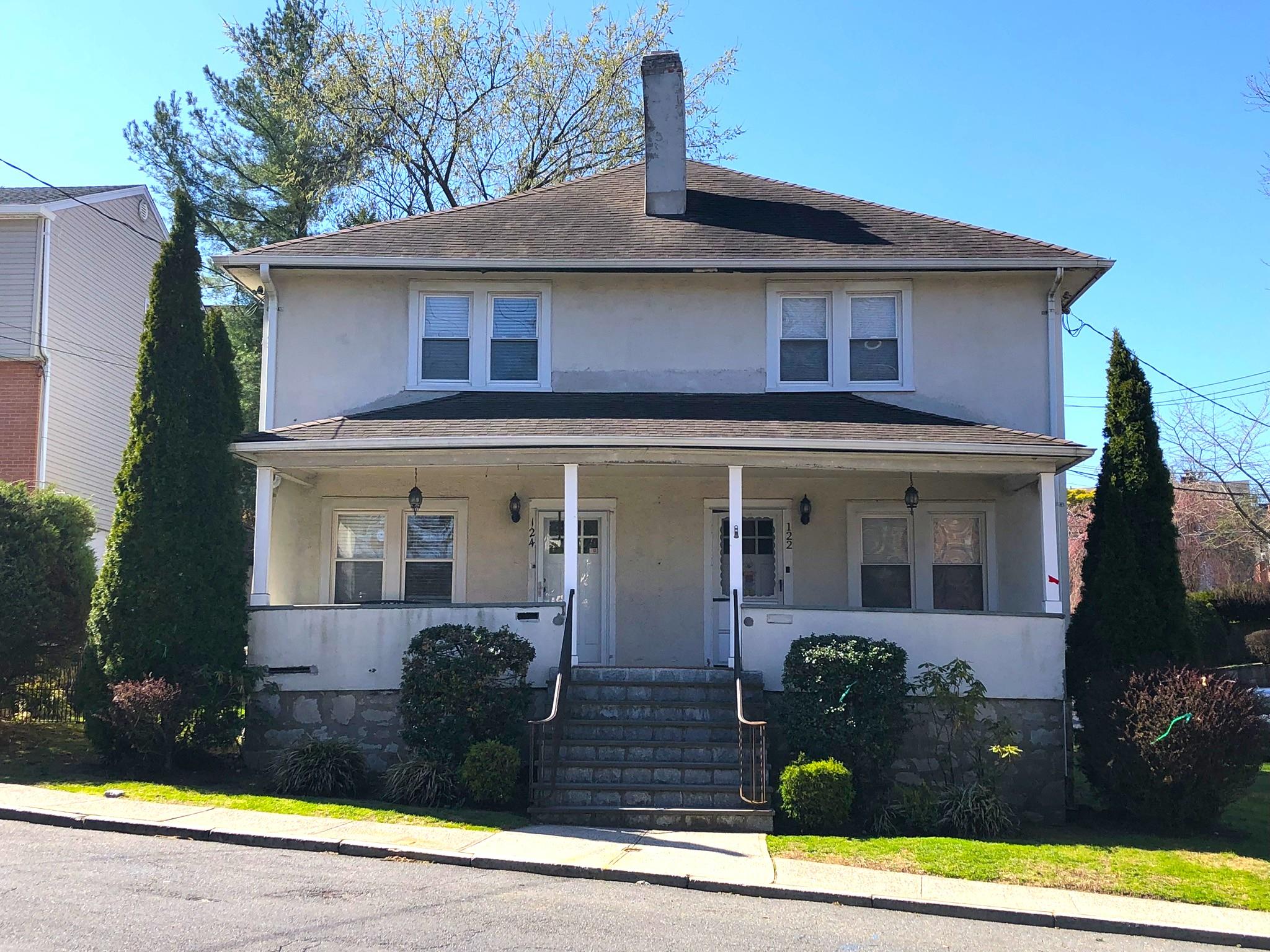 Fisher Avenue, Eastchester, New York - 3 Bedrooms  
2 Bathrooms  
2 Rooms - 
