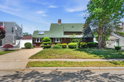 Homes For Sale - 61 Elbow Lane<br/> Levittown, NY 11756