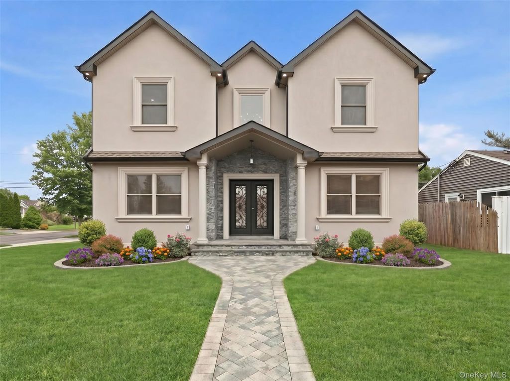 Photo of 2 Griffin Lane, Syosset, NY 11791 (MLS # 933336)