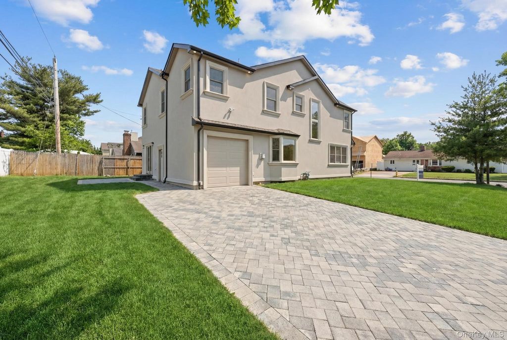 Photo of 2 Griffin Lane, Syosset, NY 11791 (MLS # 933336)