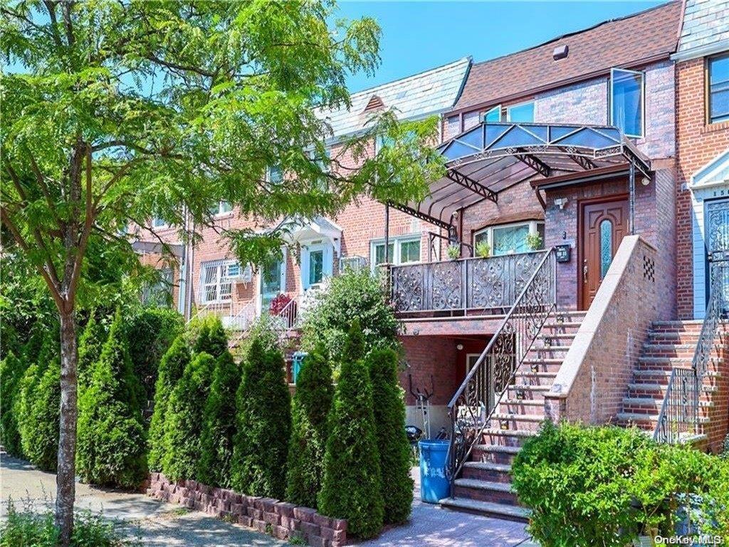 Property for Sale at 77th Avenue, Kew Garden Hills, Queens, NY - Bedrooms: 5 
Bathrooms: 3.5 
Rooms: 9  - $1,250,000