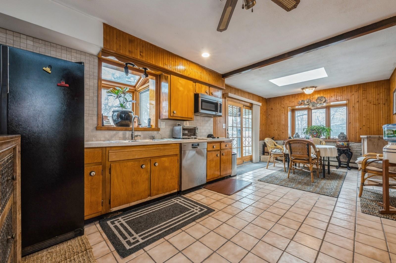 31 Lafayette Avenue, Amityville, New York image 3