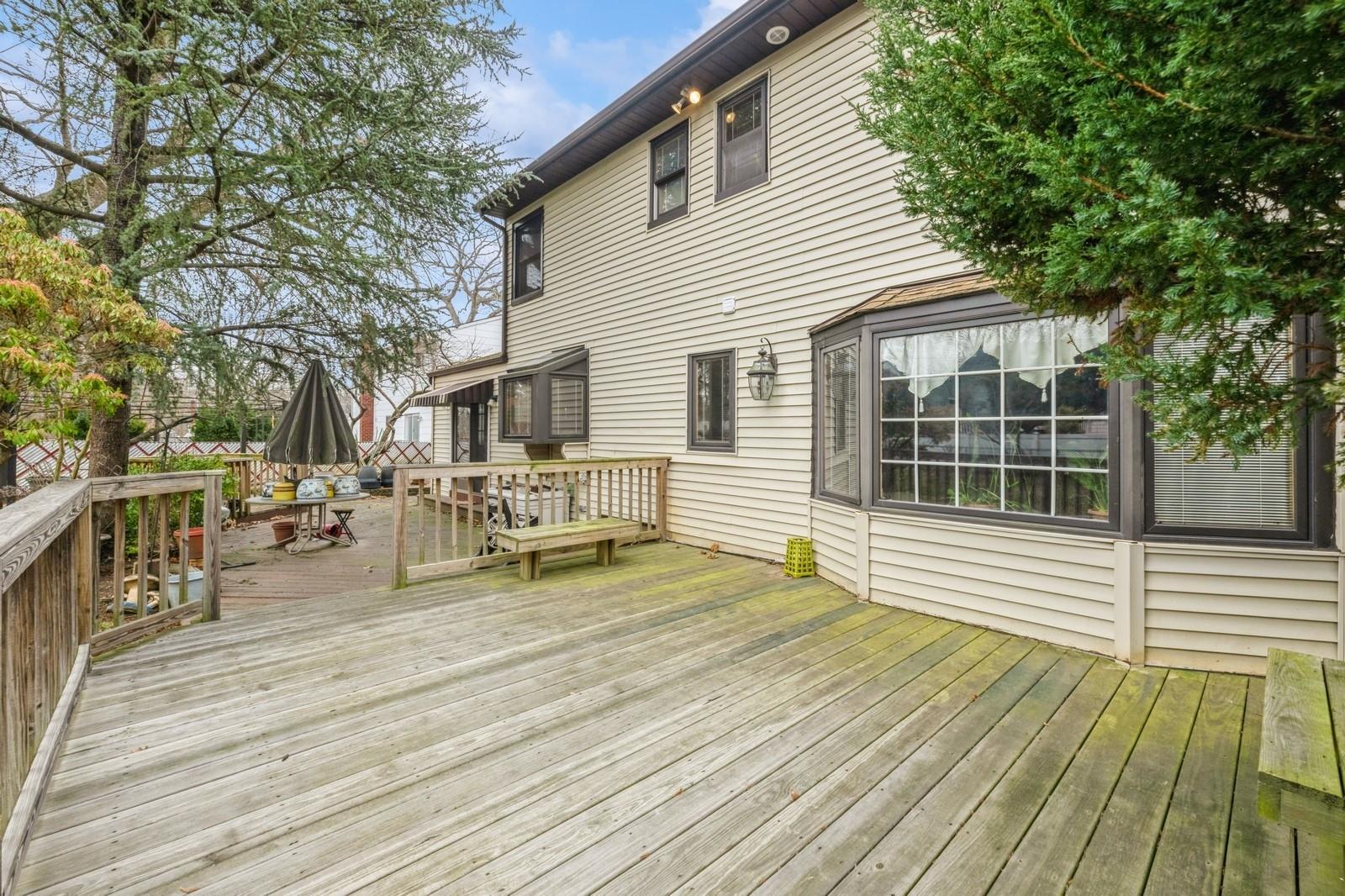 31 Lafayette Avenue, Amityville, New York image 17