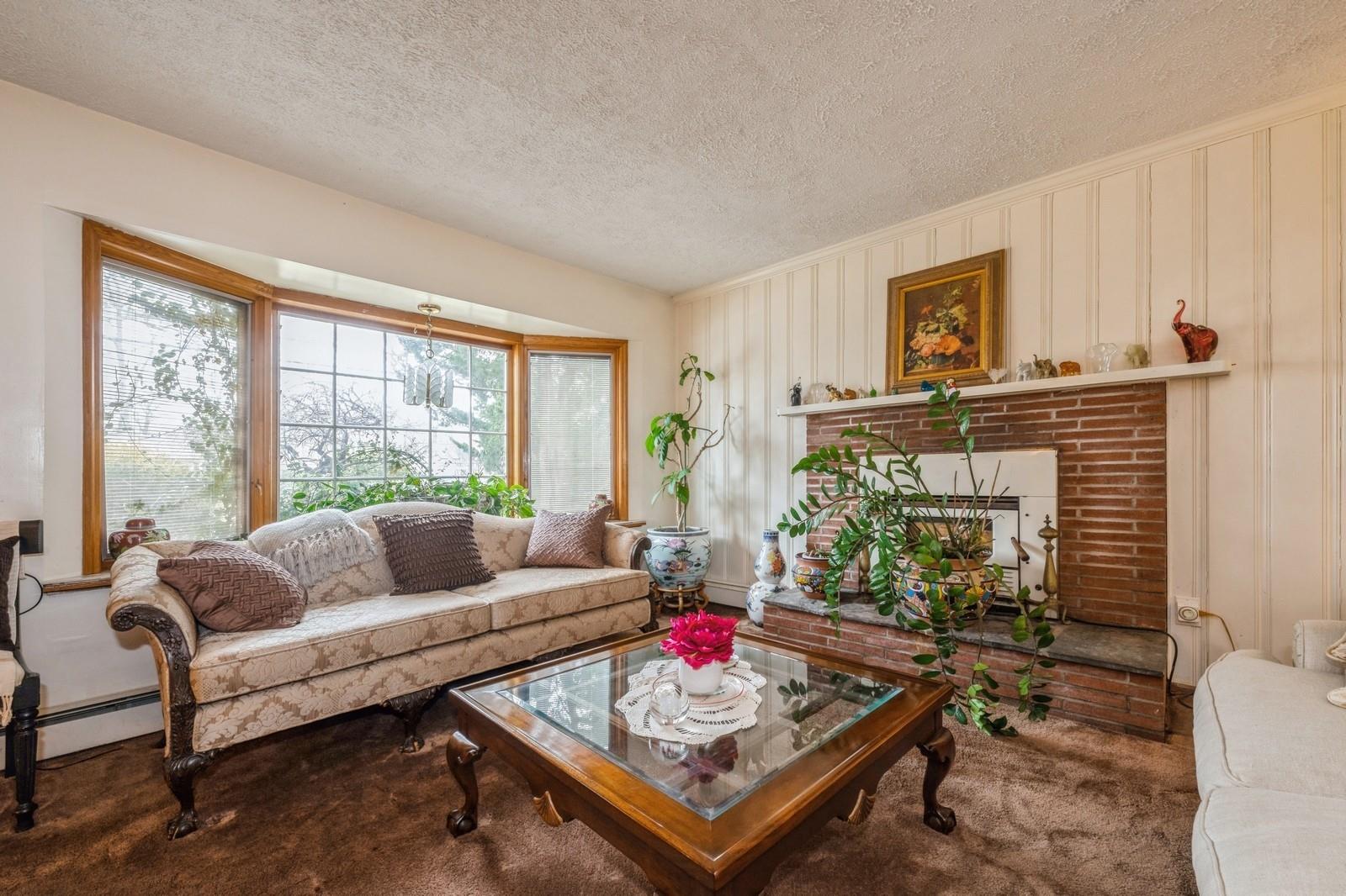31 Lafayette Avenue, Amityville, New York image 5