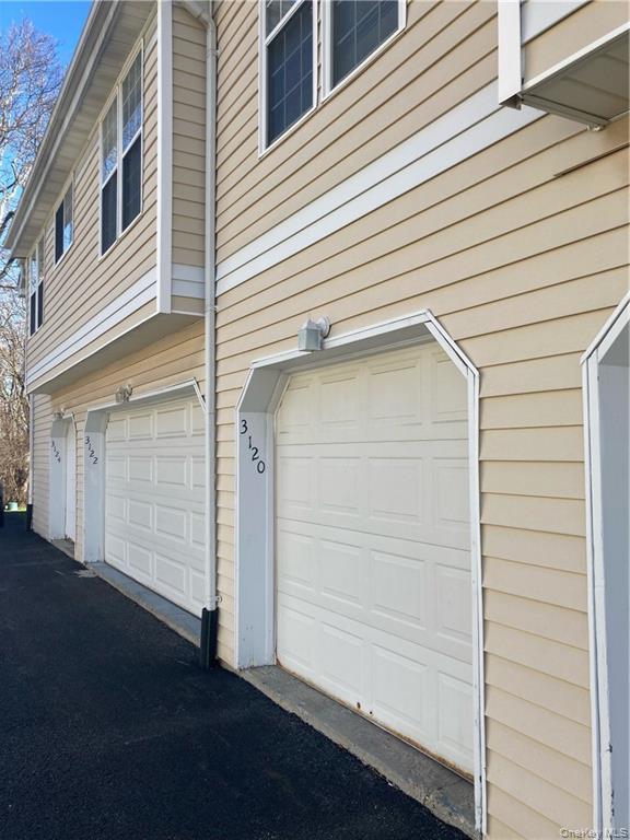 3120 Whispering Hills