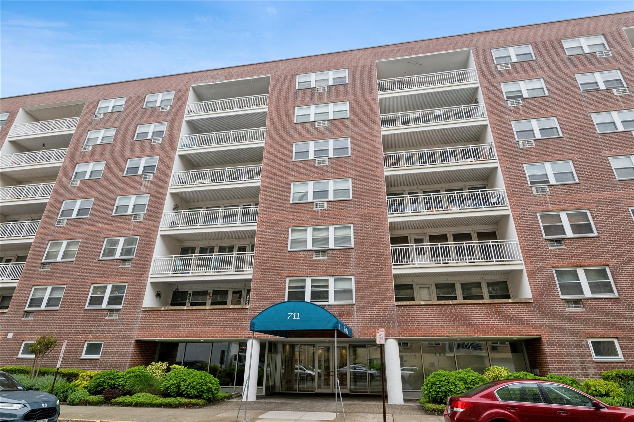 711 Shore Road #4F, Long Beach, New York image 1