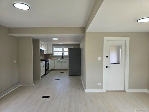 Mobile Home For Sale - 16 Jennifer Court<br/> Poughkeepsie, NY 12601