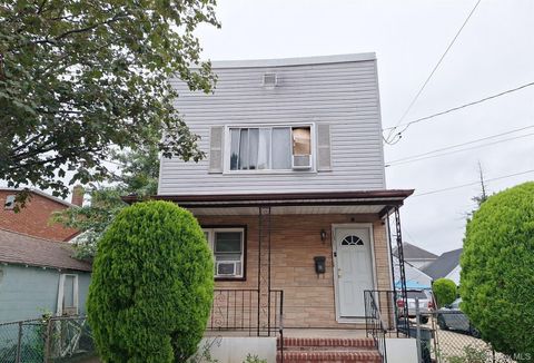 Multifamily For Sale - 151 Lincoln Avenue<br/> Mineola, NY 11501