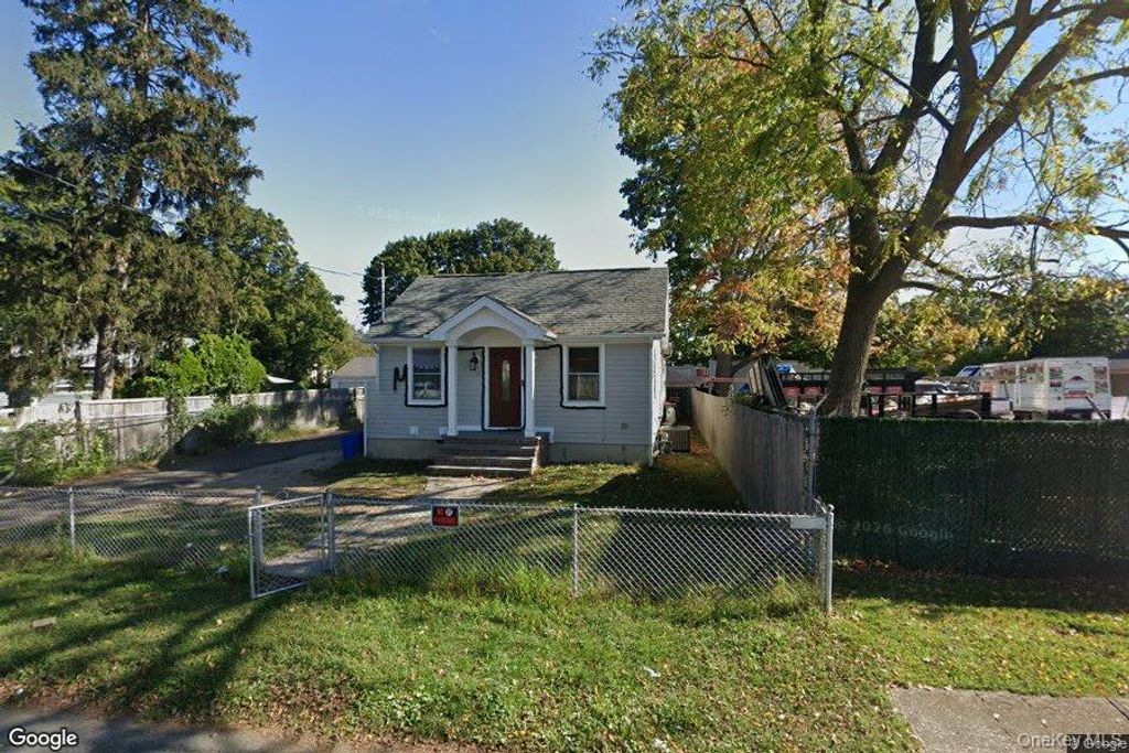Photo of 12 7th Avenue N, Huntington Station, NY 11746 (MLS # 1001499)