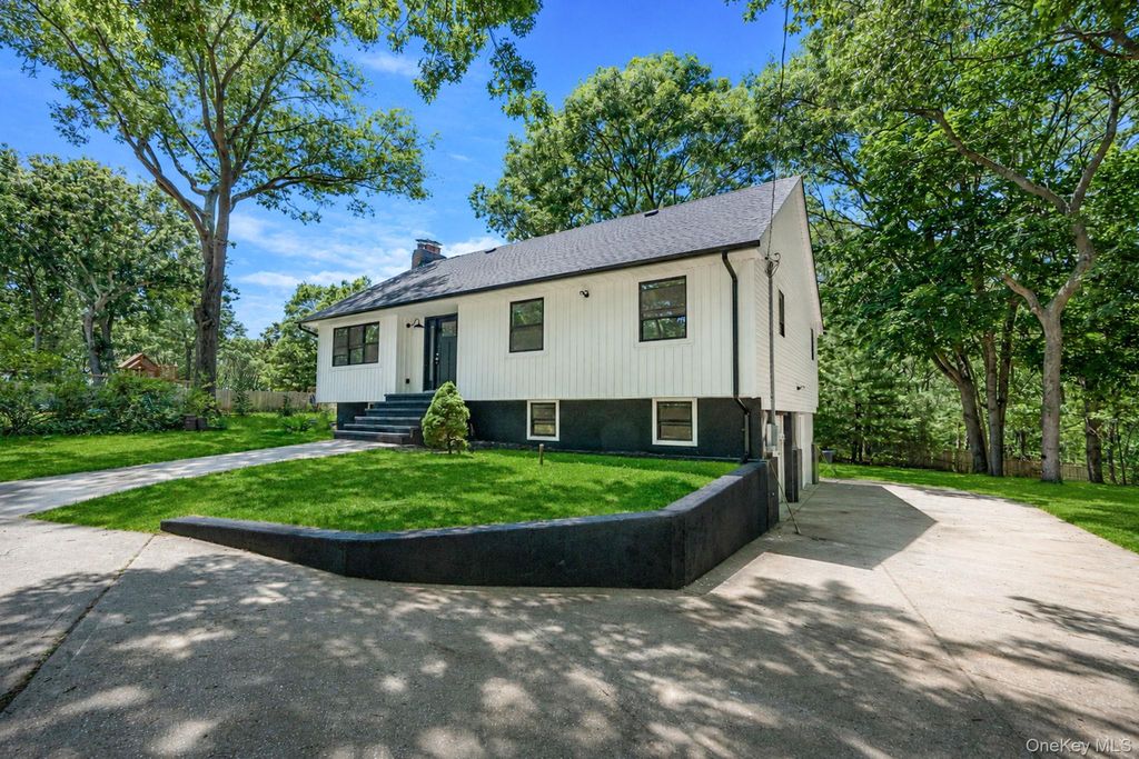 Photo of 465 Helene Avenue, Shirley, NY 11967 (MLS # 1019109)