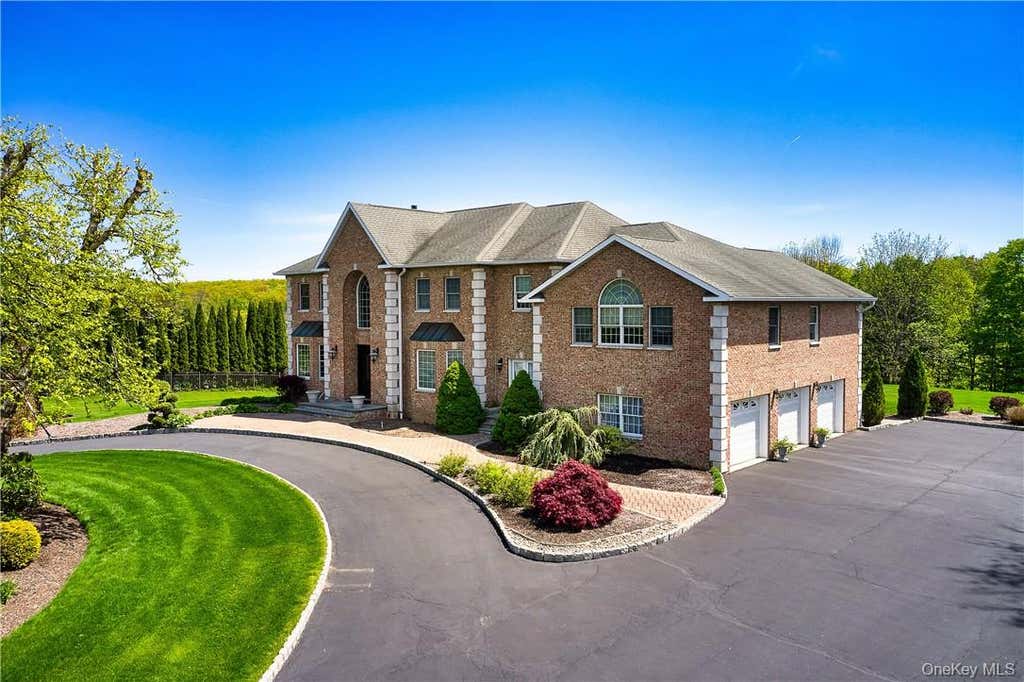 Photo of 17 Constitution Court, Tuxedo Park, NY 10987 (MLS # 1041395)