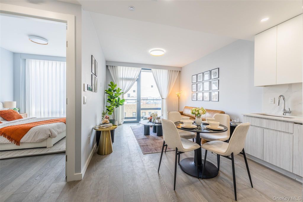 Photo of 134-11 Franklin Avenue #7E, Flushing, NY 11355 (MLS # 964804)