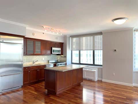 Homes For Sale - 10 City Place #26E<br/> White Plains, NY 10601