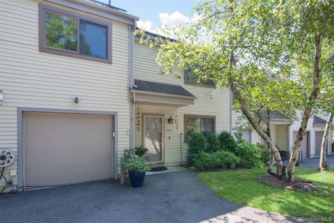 Photo of 1402 Hunters Run, Dobbs Ferry, NY 10522 (MLS # 889036)