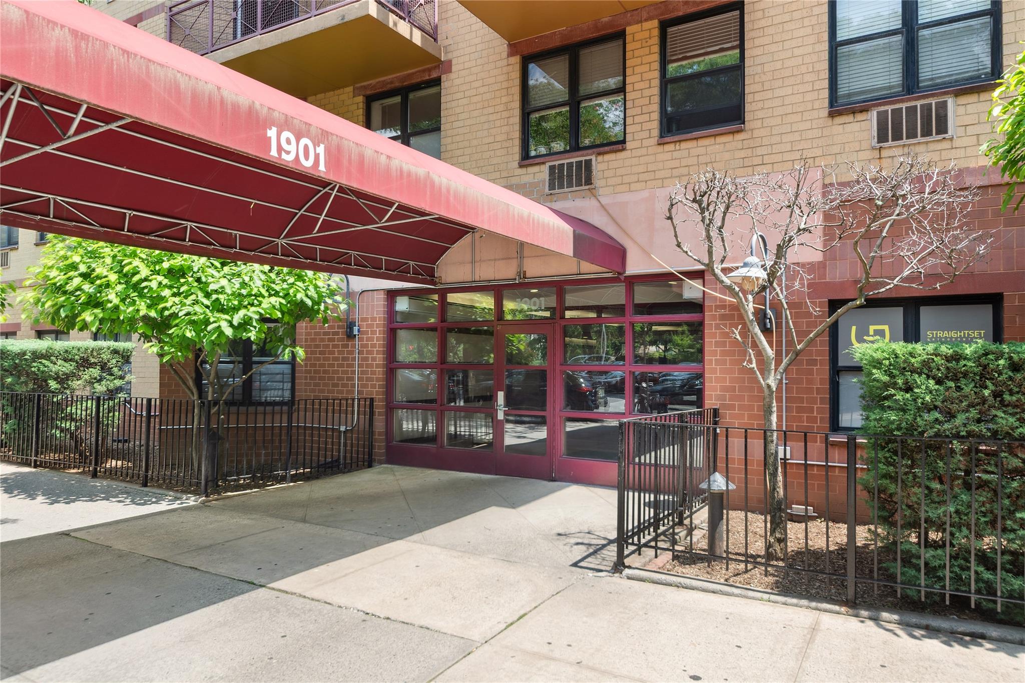 1901 Madison Avenue 105