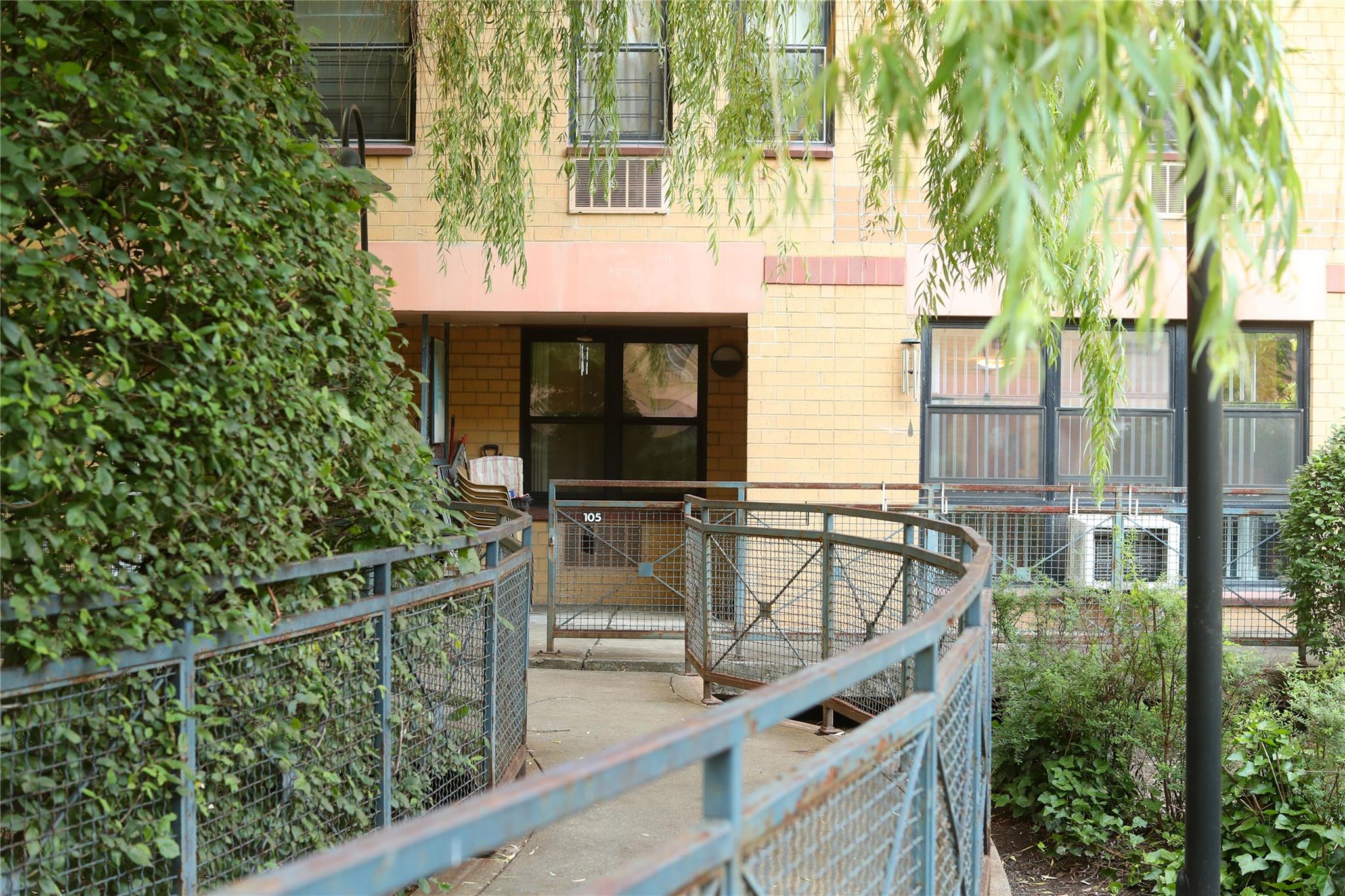 1901 Madison Avenue 105