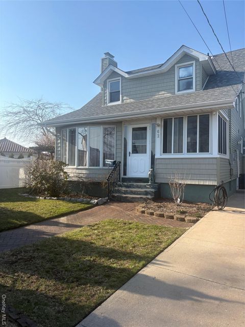 62 W 1st Street Freeport NY 11520