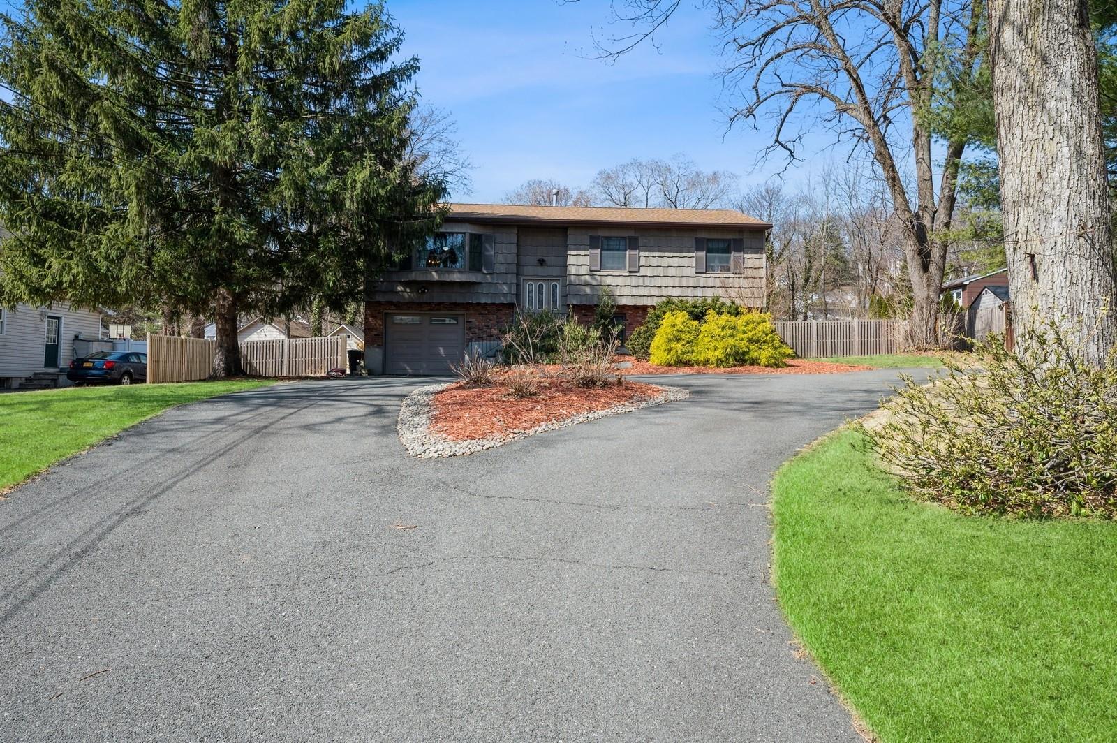 195 S Little Tor Road, New City, New York image 3