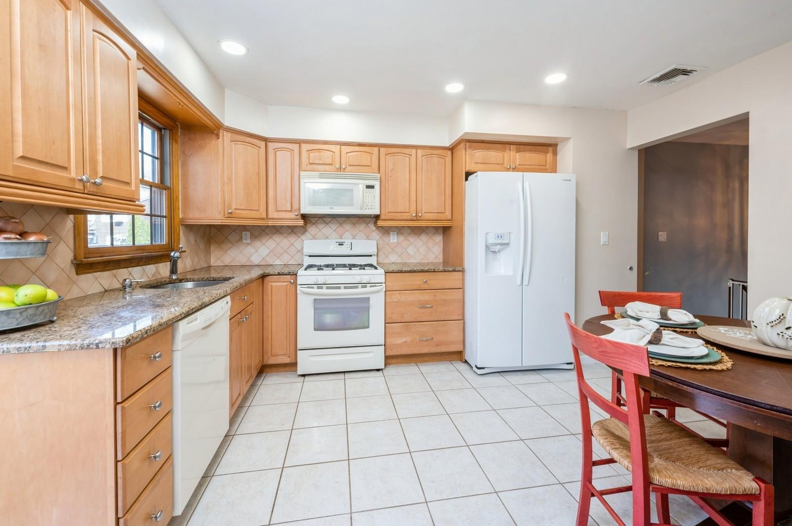 195 S Little Tor Road, New City, New York image 12