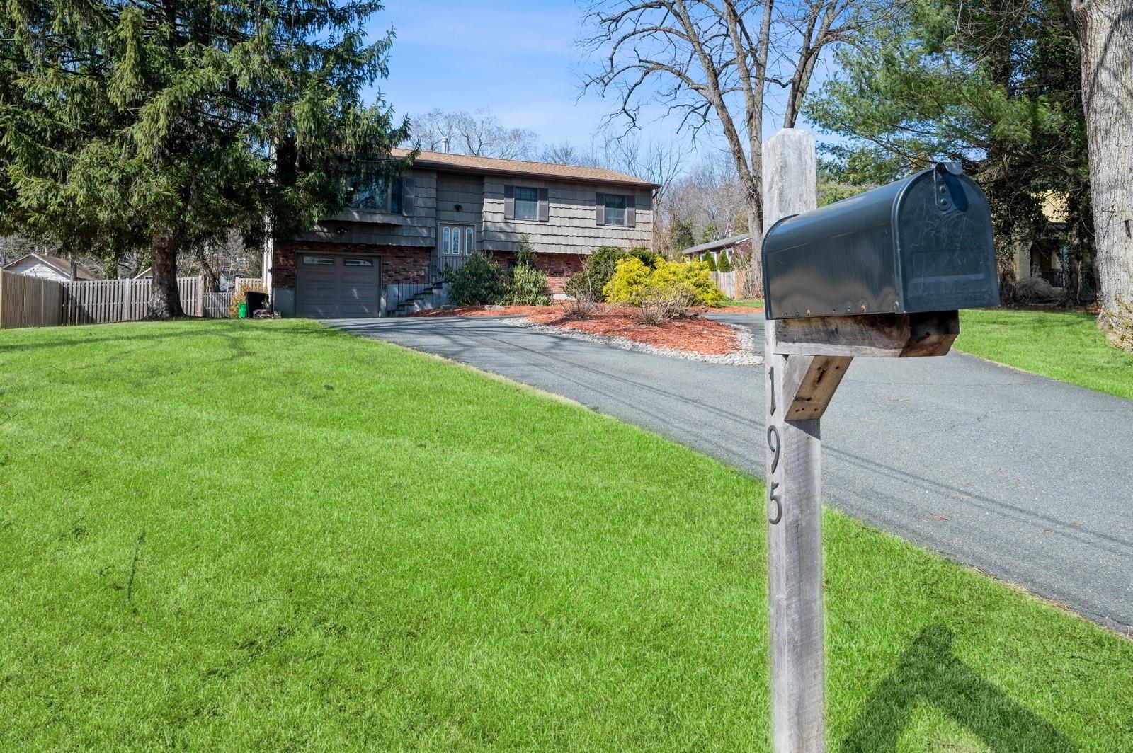 195 S Little Tor Road, New City, New York image 2