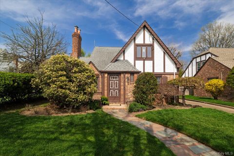 Homes For Sale - 40 Horton Street<br/> Malverne, NY 11565