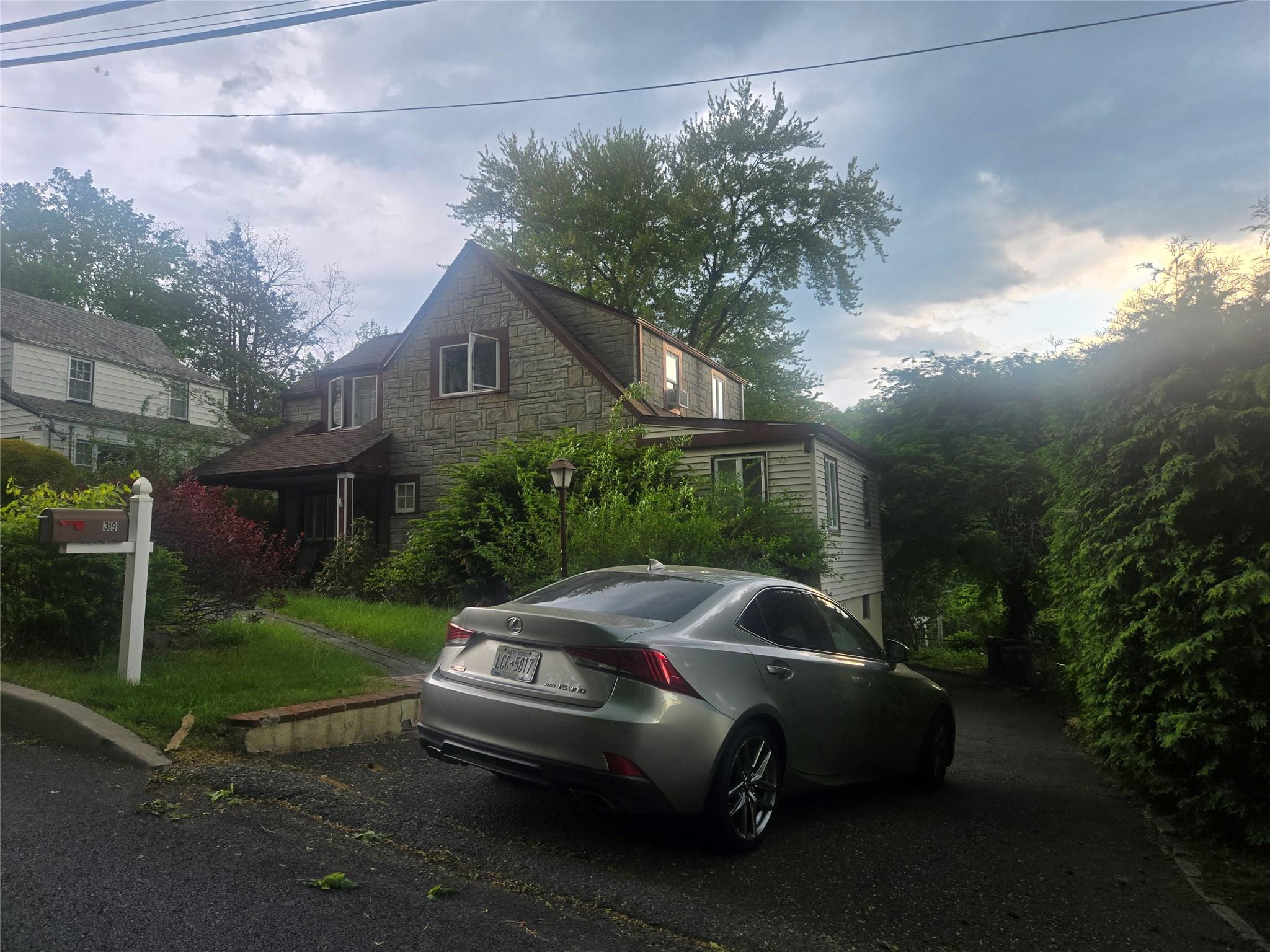 39 Hillcrest Rd, Hartsdale, New York image 1