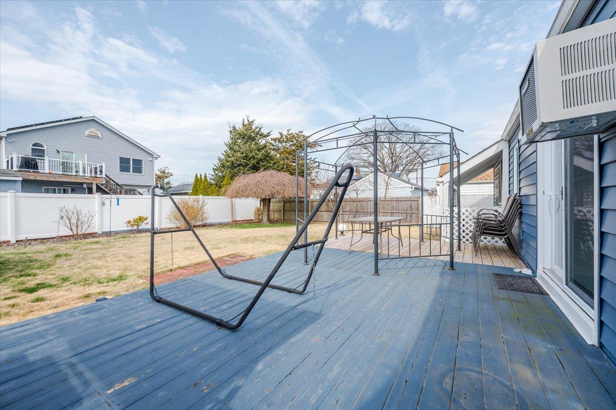 85 Abbington Court, Copiague, New York image 17
