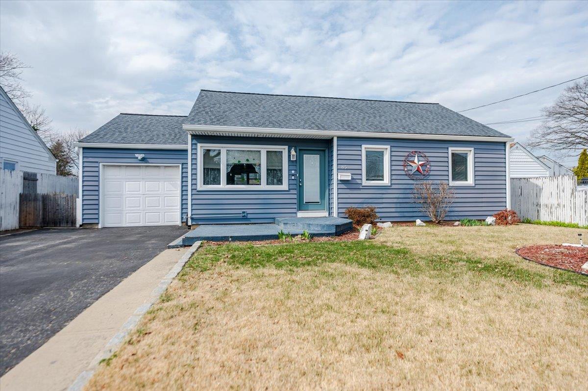 85 Abbington Court, Copiague, New York image 1