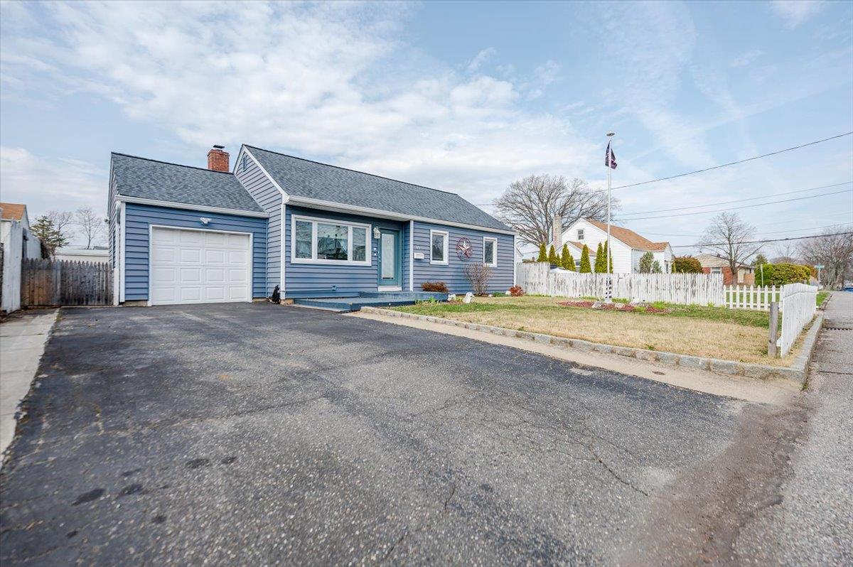 85 Abbington Court, Copiague, New York image 23