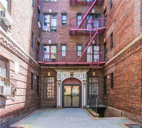 Condo For Rent - 43-33 48 Street #6D<br/> Queens County, Sunnyside, NY 11104