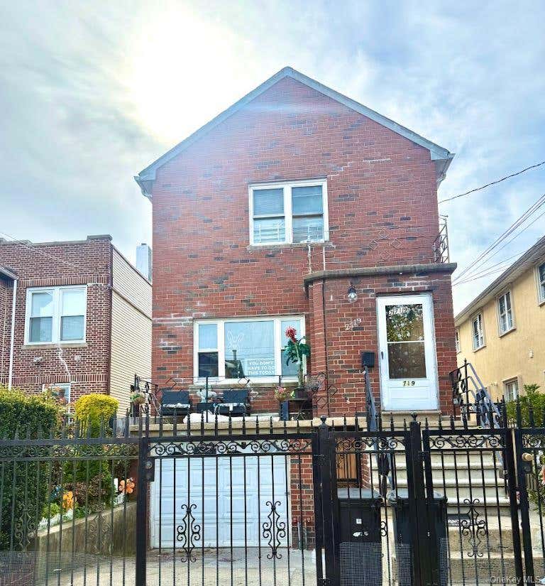 Photo of 2719 Hering Avenue, Bronx, NY 10469 (MLS # 1040887)