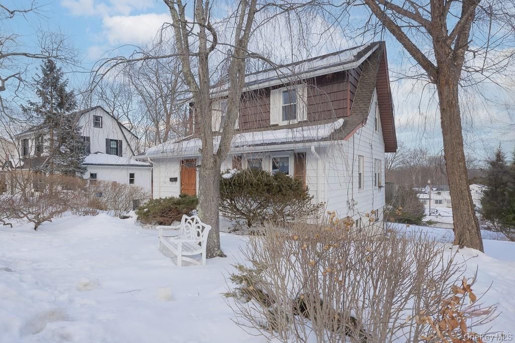 Photo of 34 Mountainview Avenue, Pearl River, NY 10965 (MLS # 959951)