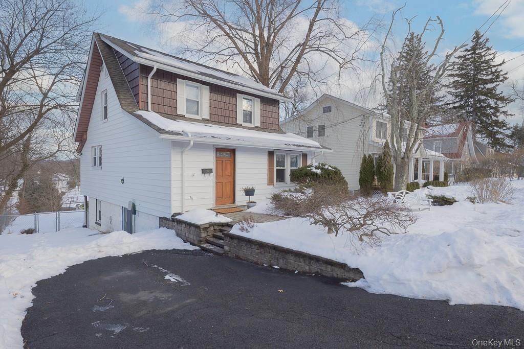 Photo of 34 Mountainview Avenue, Pearl River, NY 10965 (MLS # 959951)