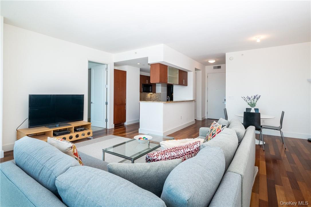 175 Huguenot Street 2602