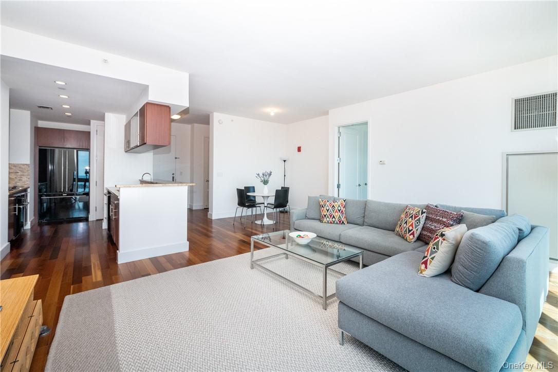 175 Huguenot Street 2602