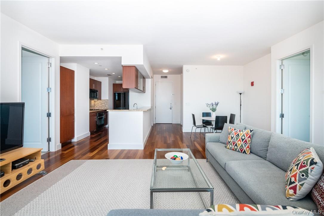 175 Huguenot Street 2602