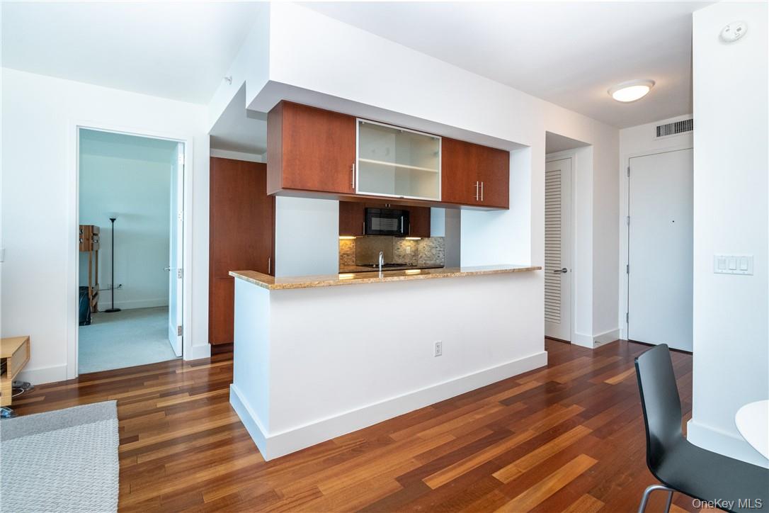 175 Huguenot Street 2602