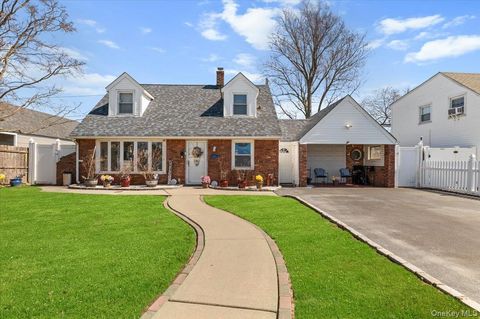 59 Slate Lane Levittown NY 11756