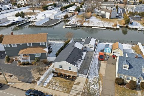 76 Alhambra Road Massapequa NY 11758