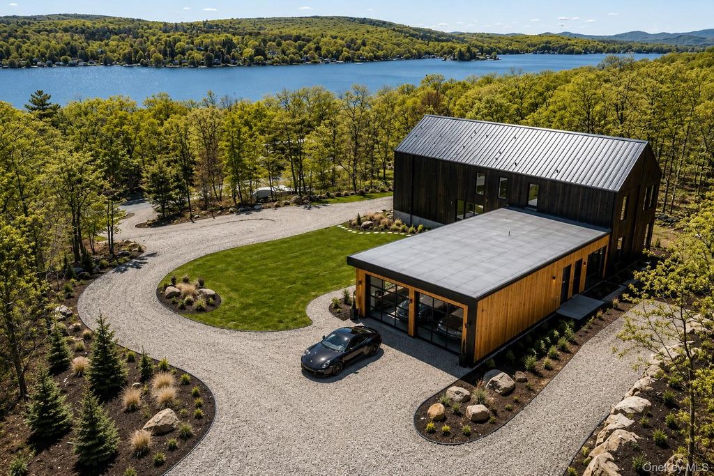 Photo of 95 Jersey Avenue, Greenwood Lake, NY 10925 (MLS # 956598)