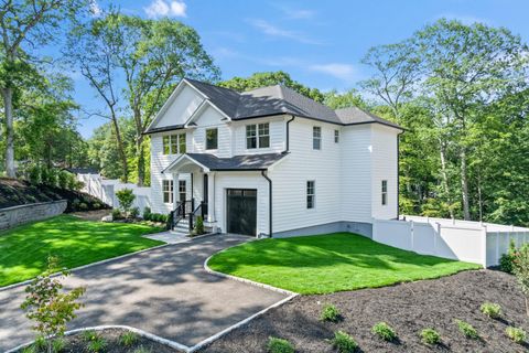 30 Middleville Road Northport NY 11768