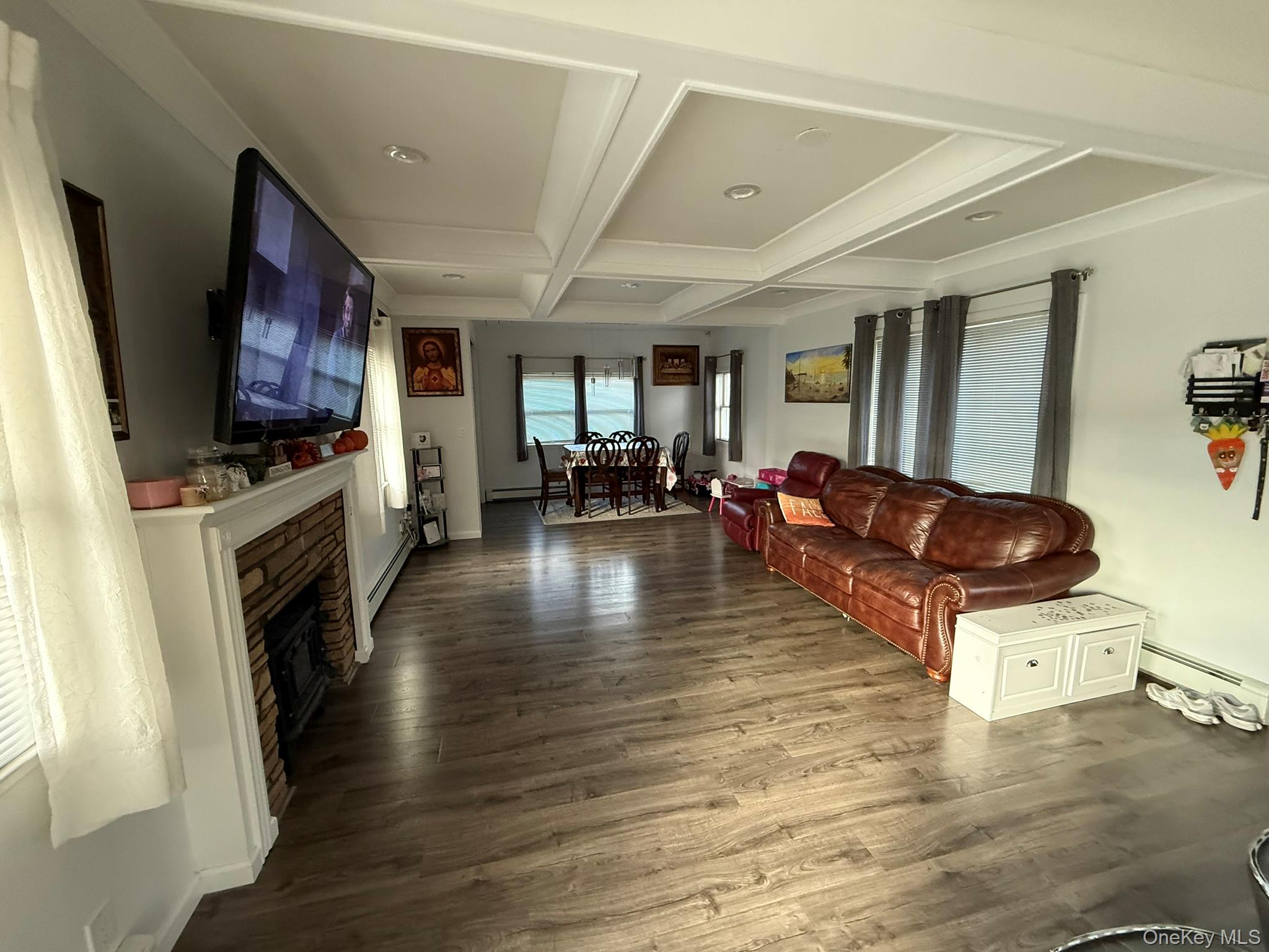 196 Neighborhood Road