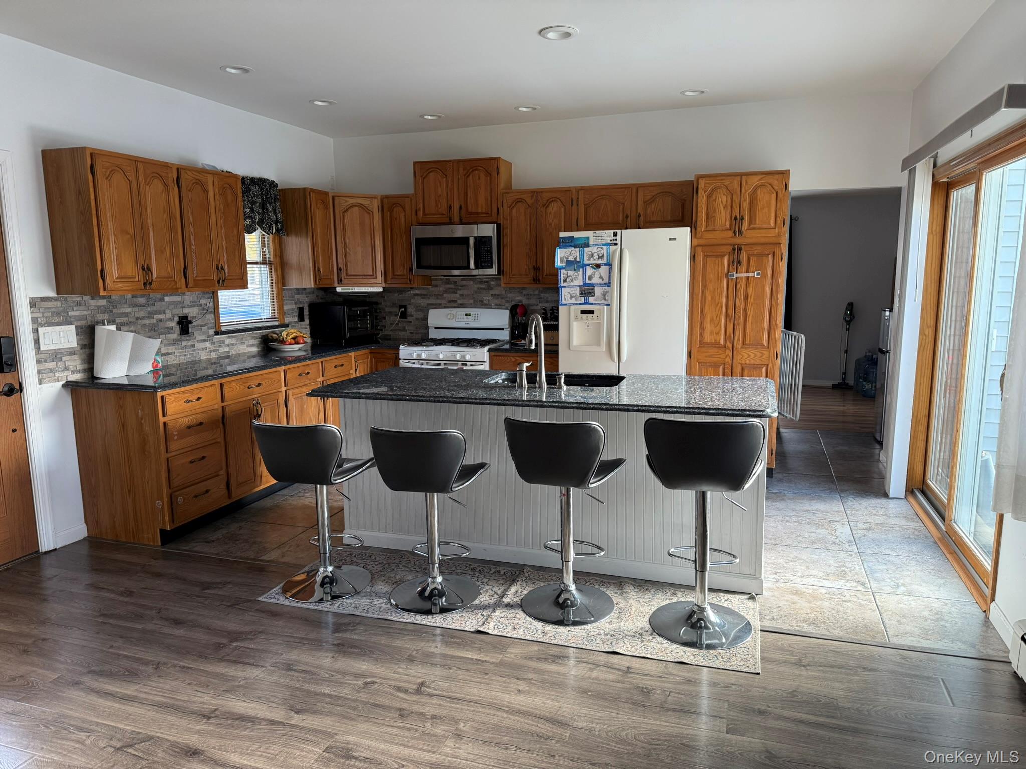 196 Neighborhood Road