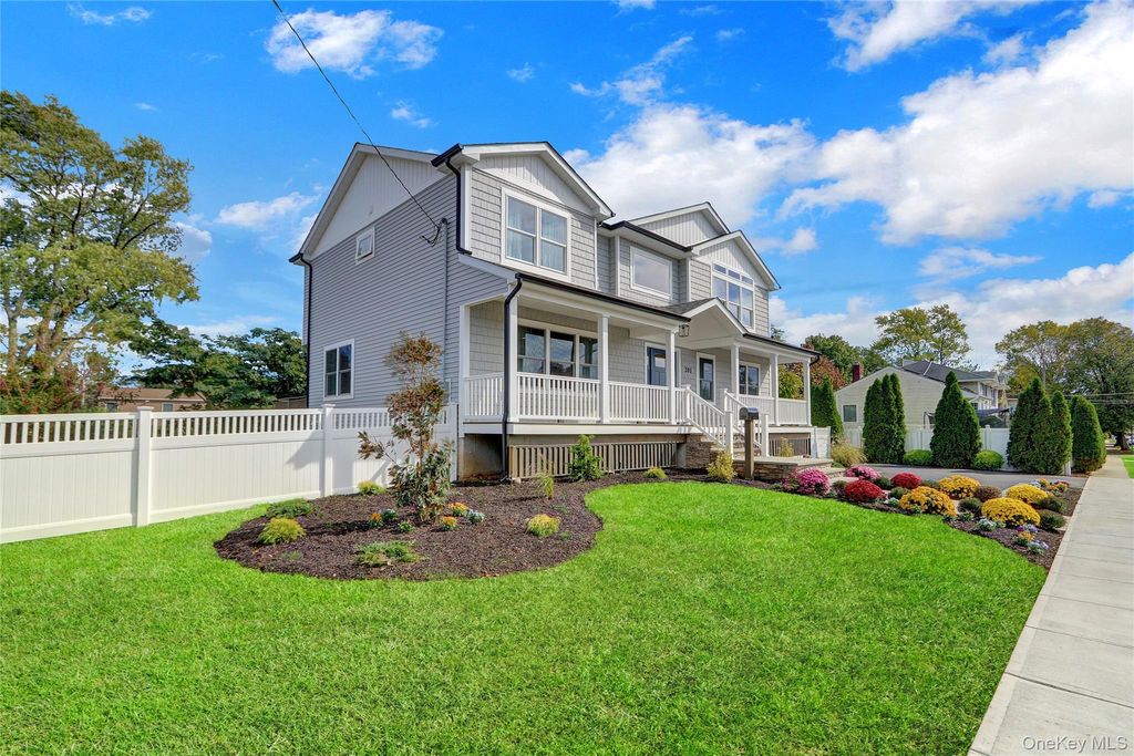 Photo of 201 Argyle Place, Bellmore, NY 11710 (MLS # 922526)