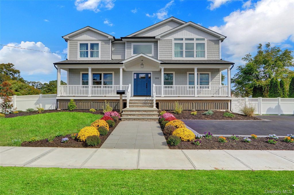 Photo of 201 Argyle Place, Bellmore, NY 11710 (MLS # 922526)