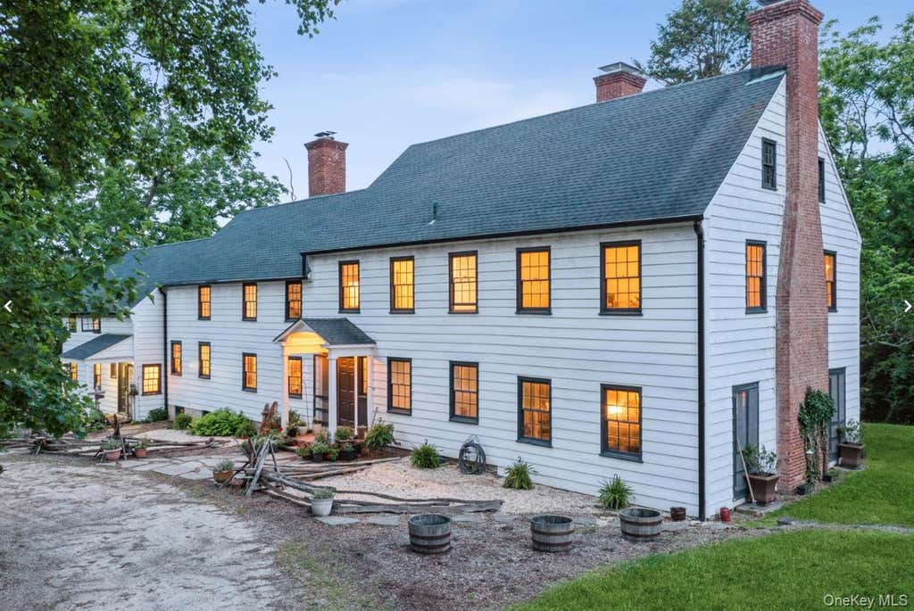Photo of 38 Landing Meadow Road, Smithtown, NY 11787 (MLS # 1022766)