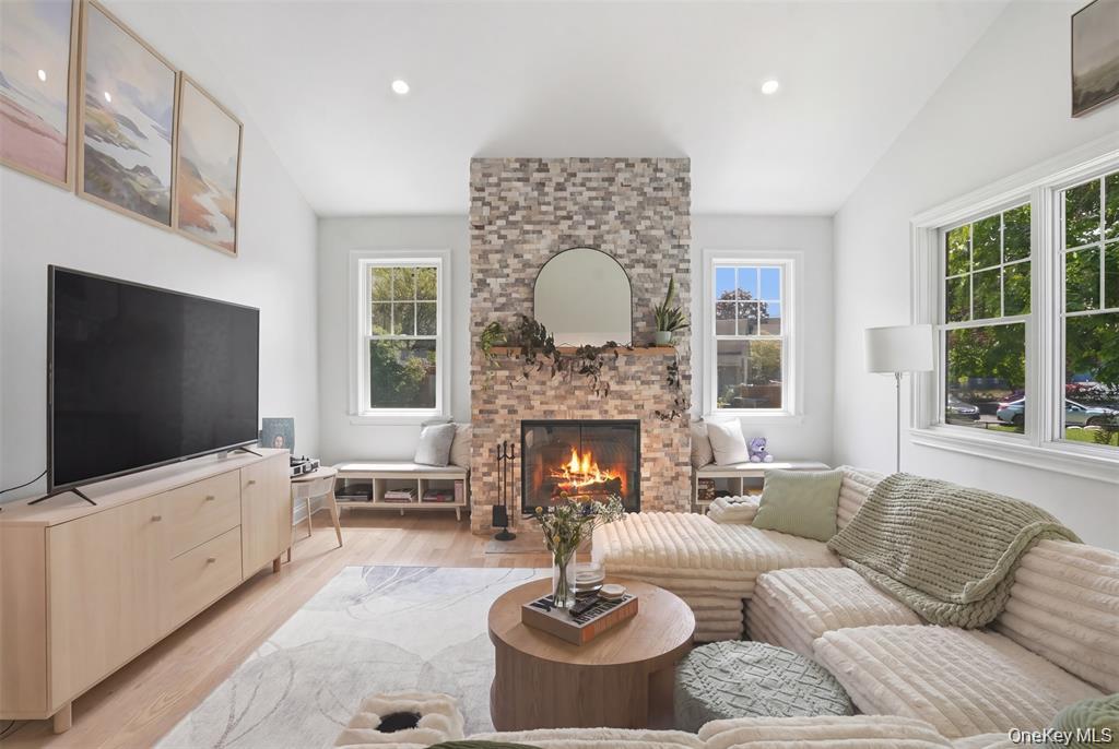 33 Howland Avenue